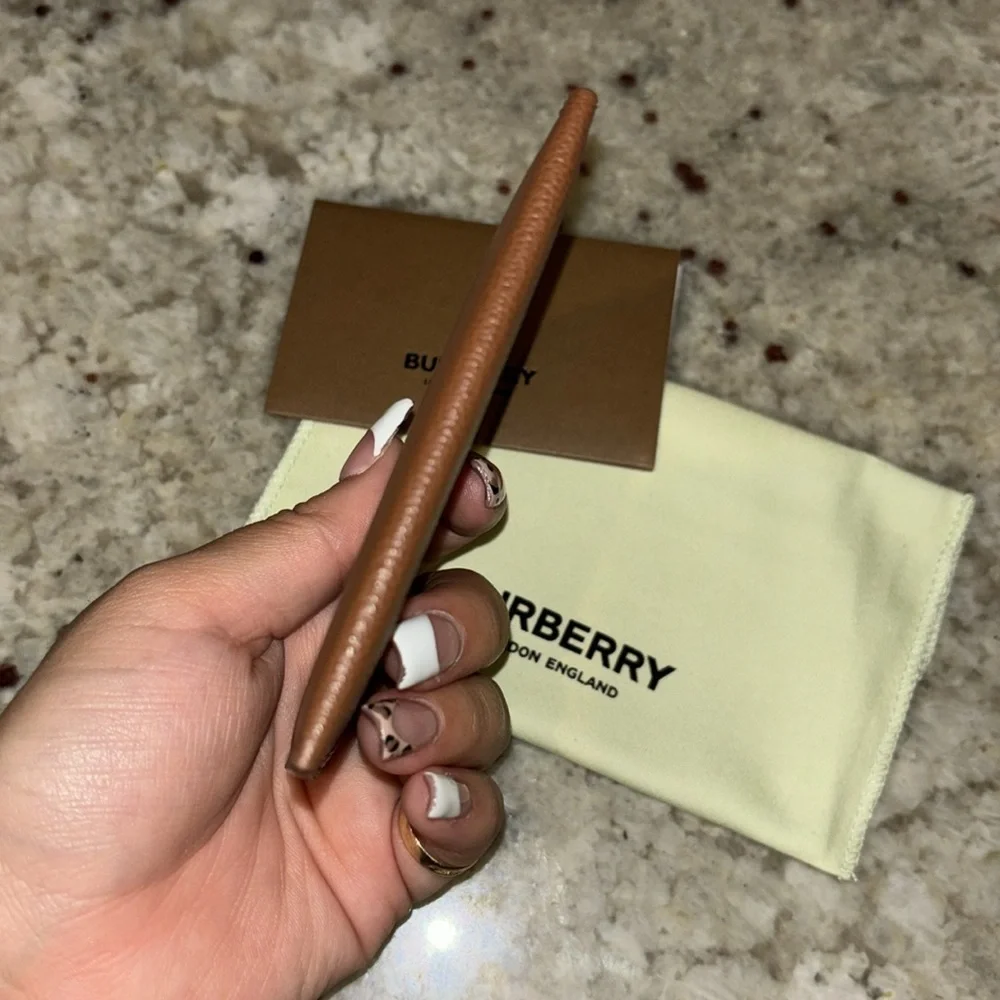 Burberry - Picture 6 of 9